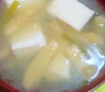 油揚げと豆腐のお味噌汁